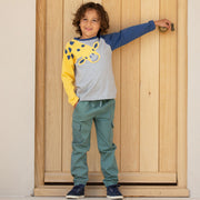 Boy in giraffe t-shirt