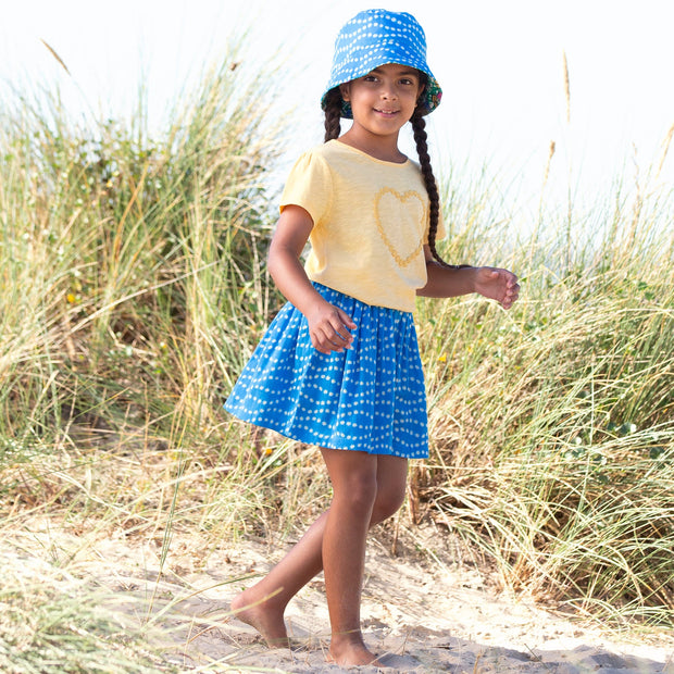 Girl in wavy daisy culottes