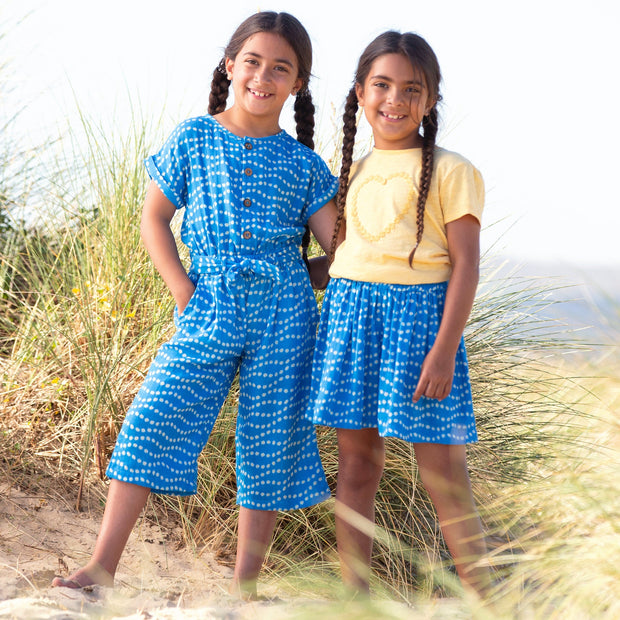 Girl in wavy daisy culottes